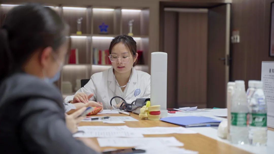 健康義診進(jìn)中庭，跟emo說拜拜