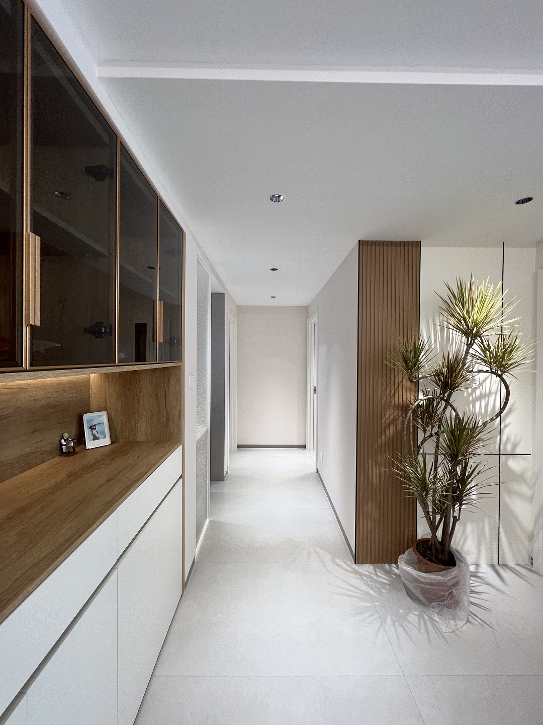 南寧二手房全拆裝修有哪些要注意？現代簡約-走廊