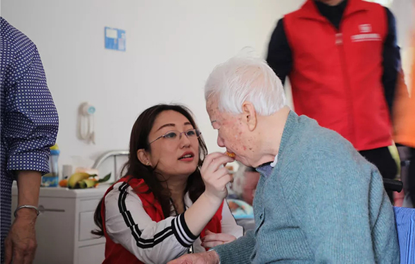 【先鋒引領(lǐng)，凝心聚力】三月學(xué)雷鋒，情暖敬老院